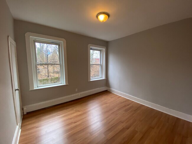 Building Photo - 98 Woodledge St