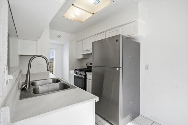 Building Photo - 12203 Cape Hyannis Dr