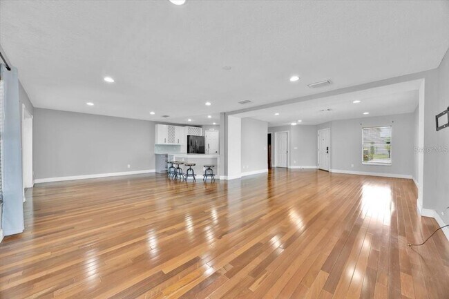 Building Photo - 409 Rona Ln