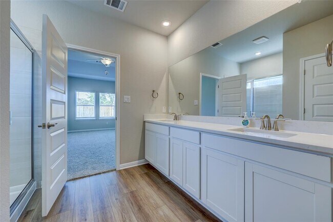 Building Photo - 117 Fairmeadow Downs Dr