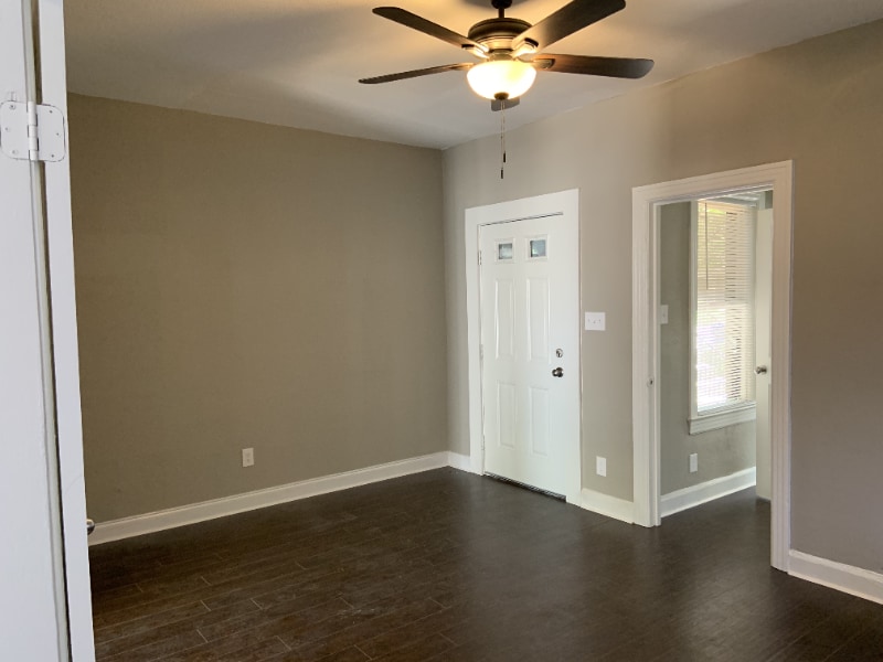 Building Photo - 209 E Rosewood Ave