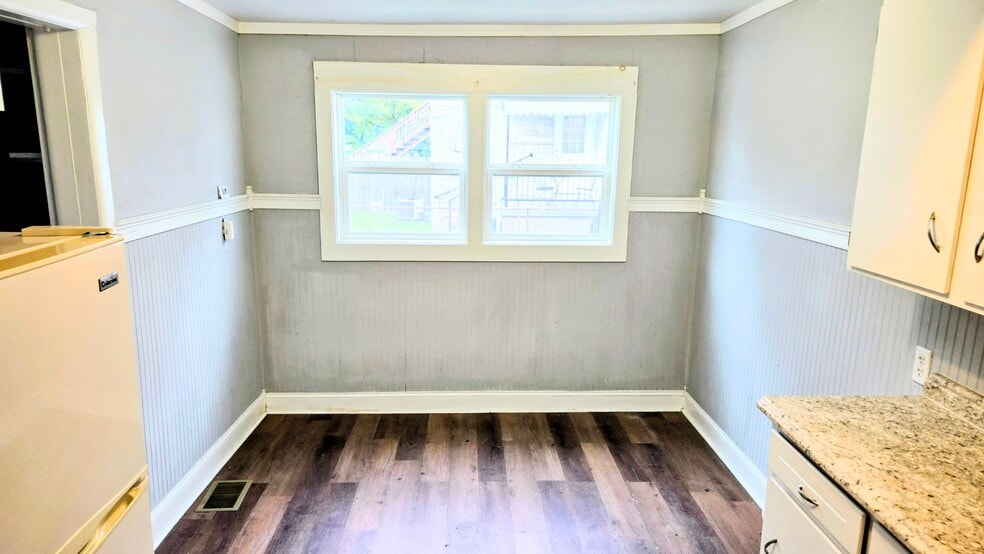 They eat in kitchen has a dining Nook - 3348 Bohannon Ave