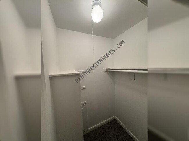 Building Photo - 3214 Three Pines Dr