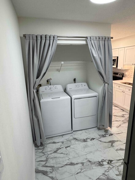 Building Photo - 8530 Tidewater Dr