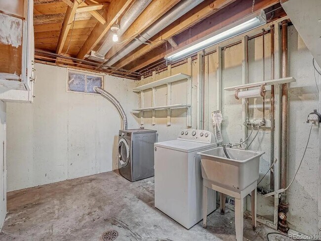 Building Photo - 1900 Zang St