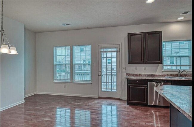 Building Photo - 403 Pointe View Dr