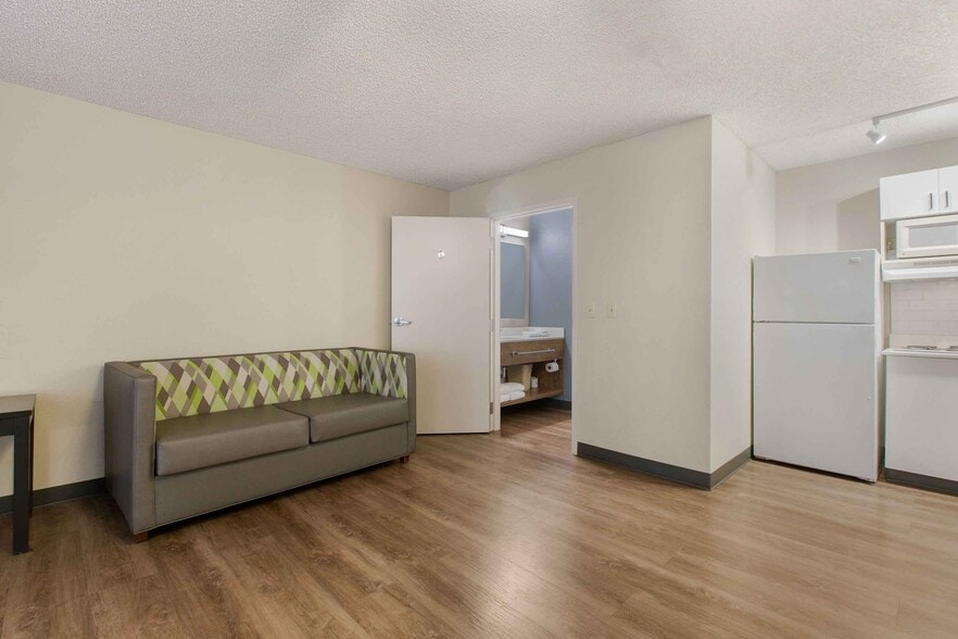 Building Photo - Furnished Studio-Union City - Dyer St.