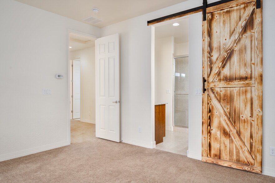 Building Photo - 2575 W Pollo Cir