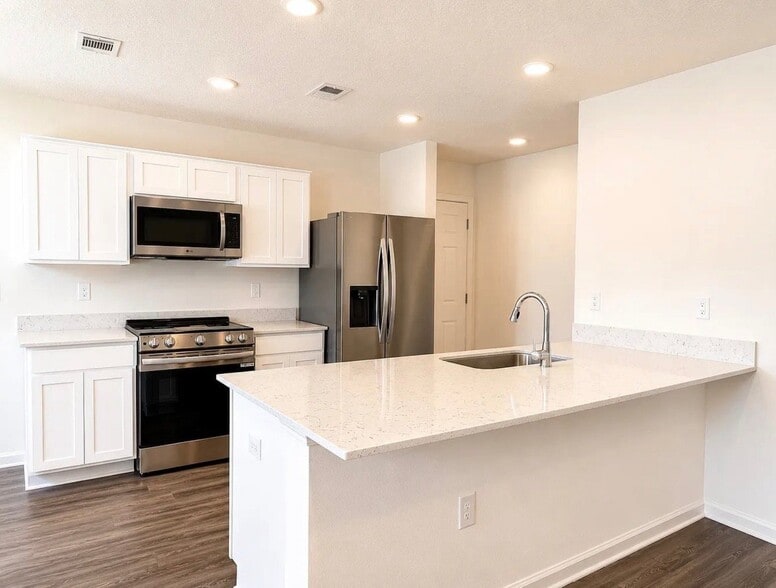 Building Photo - 1623 Trout Dr