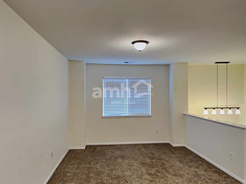 Building Photo - 10031 Dillon Cir
