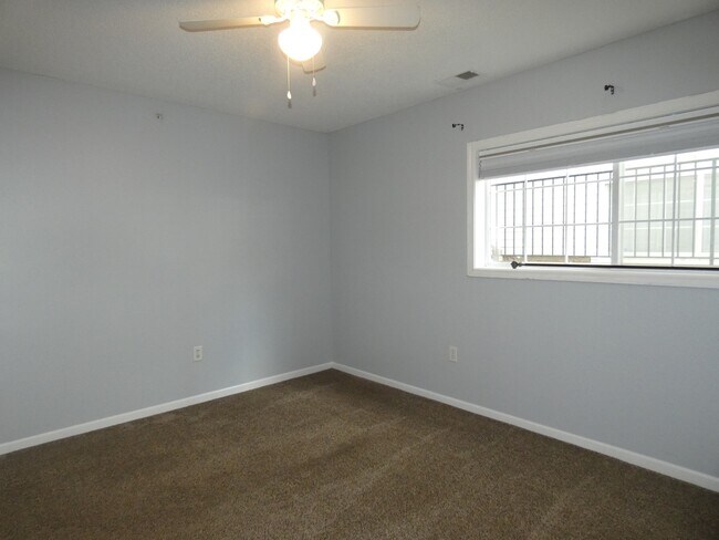 Building Photo - 2483 NE 68th St