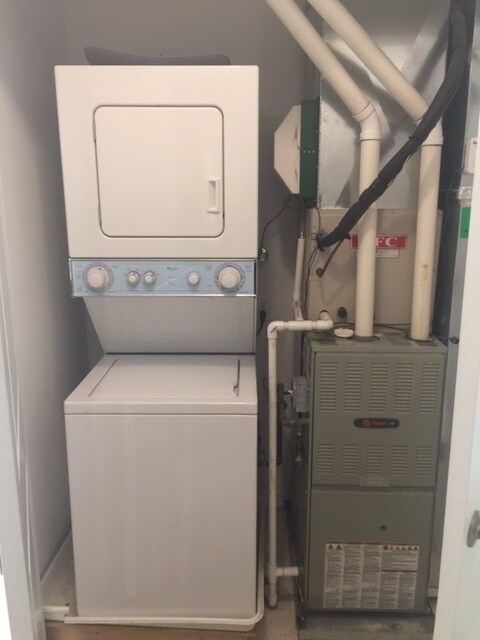 Building Photo - 755 N Diamond Lake Rd