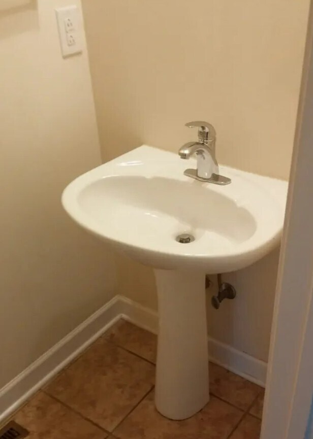 Building Photo - 207 Dakota Dr