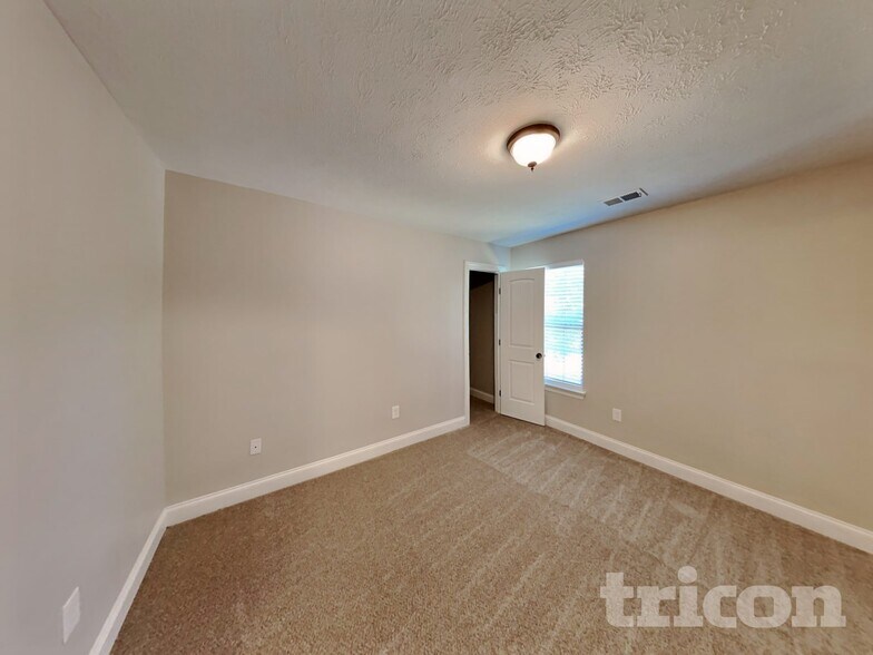 Building Photo - 523 Twyla Dr