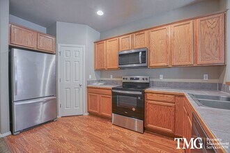 Building Photo - 1495 NE Lockheart Ln