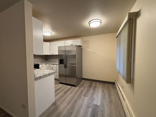 Building Photo - Large 2 bedroom apartment! Backs to Cheesman Park! One parking space in garage!