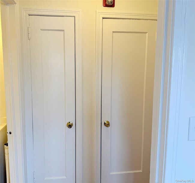 Building Photo - 6 Oakland Ct