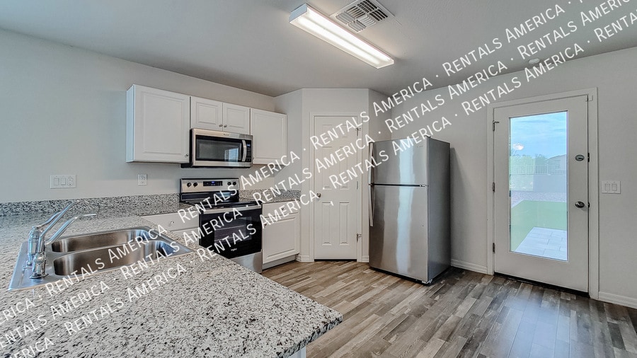 Building Photo - 229 Watson Pl