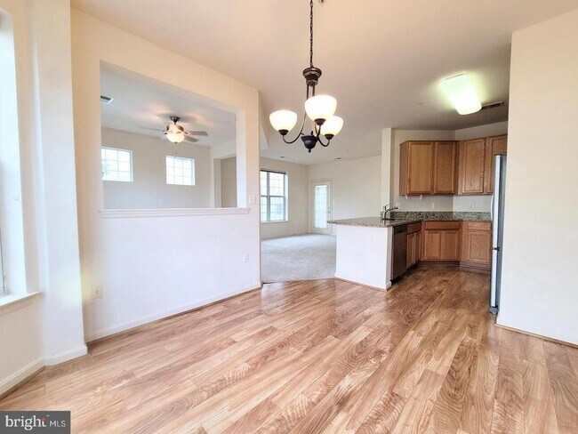 Building Photo - 6480 Cheyenne Dr