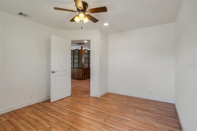 Building Photo - 13832 South Bay Lake Rd