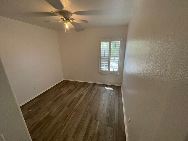 Building Photo - 2460 E Whitten St