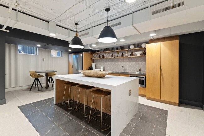 Building Photo - 1500 Arlington Blvd