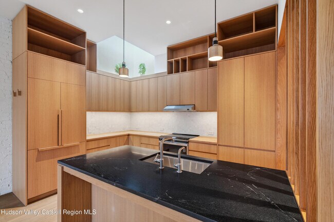 Building Photo - 316 Wall St