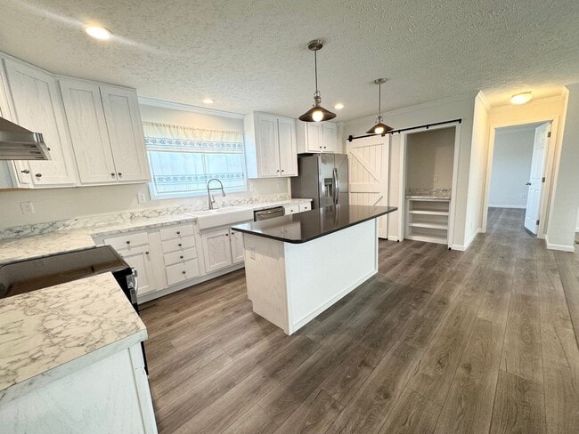 Building Photo - 720 S Edenton Rd St