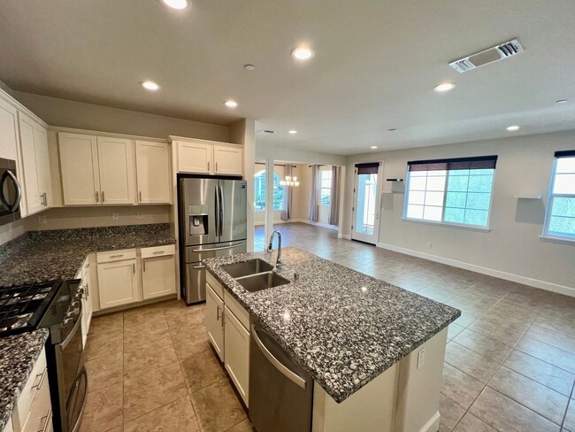 Building Photo - Lovely East Garrison 3 bedroom 2.5 bathroo...