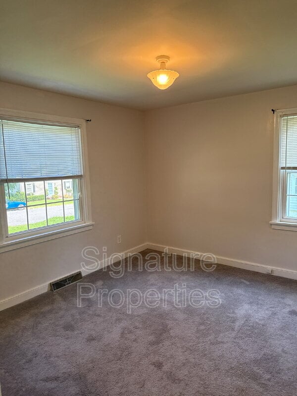 Building Photo - 1209 Foxcroft Rd