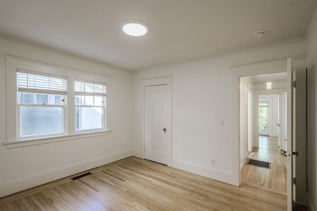 Building Photo - Charming Burlingame Home, 2 Bedroom / 1 Ba...