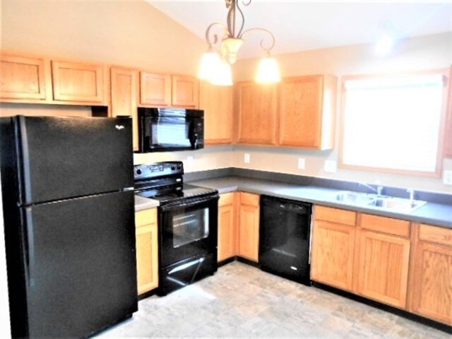 Building Photo - 9200 Strawser St