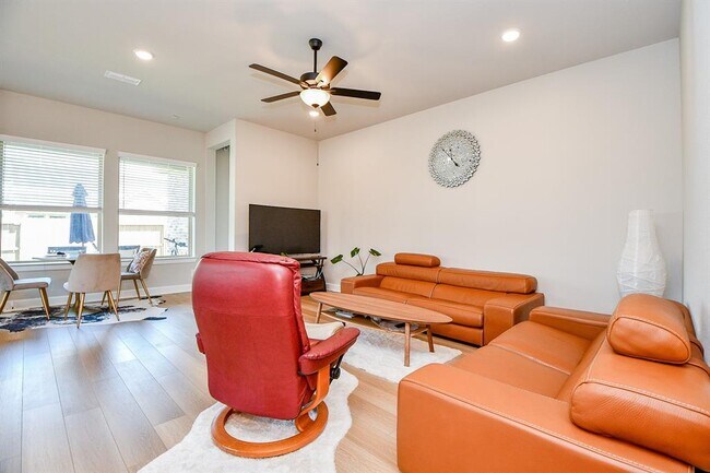 Building Photo - 18426 Bluebird Br Ln