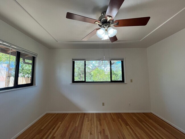 Building Photo - 420 Fairview Ln