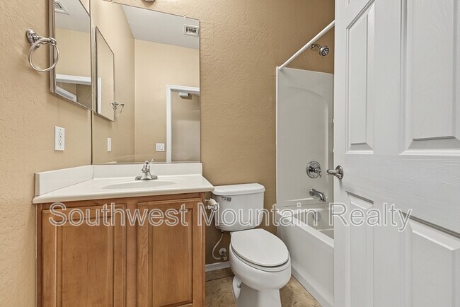 Building Photo - 2346 N Monticello Dr