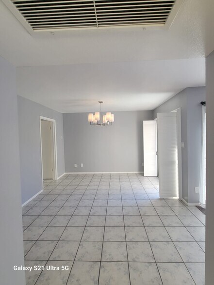 Building Photo - 13615 N 24th Ave