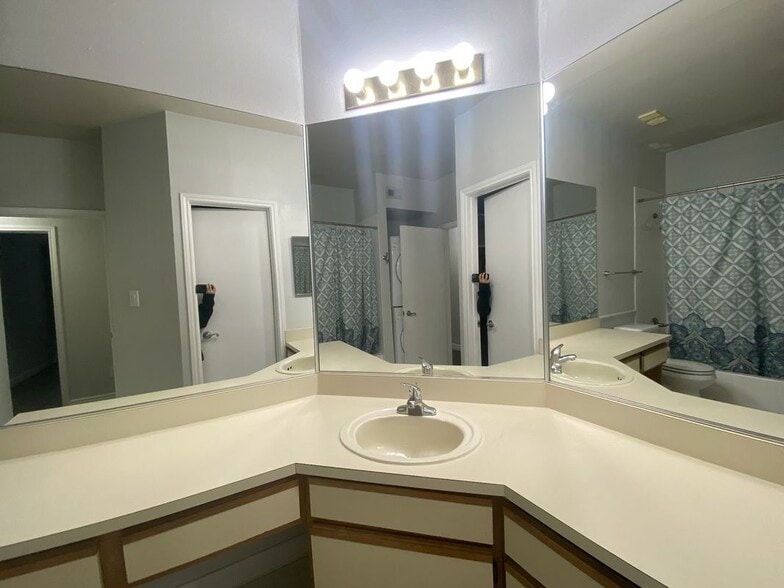 Building Photo - 12156 Penderview Terrace