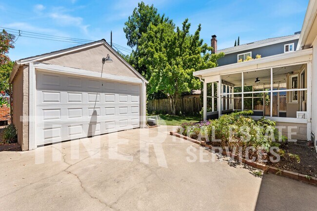 Building Photo - 1067 Perkins Way