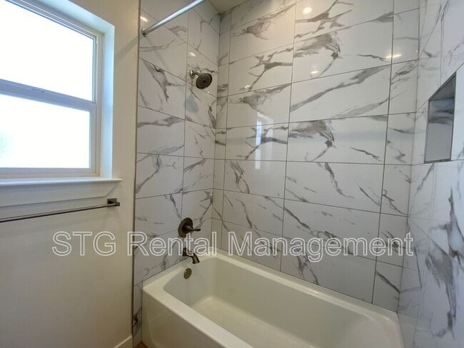 Building Photo - 767 W Scarlet Hill Dr