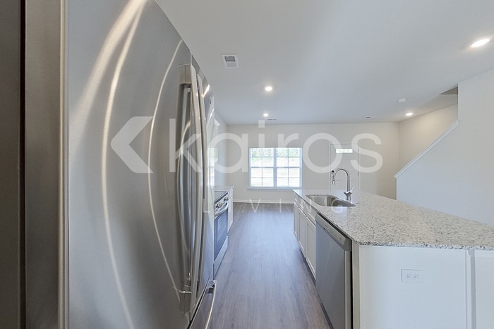 Building Photo - 2461 Banyan Cir