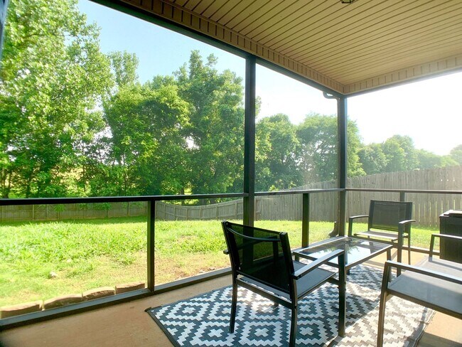 Building Photo - 2925 McManus Cir