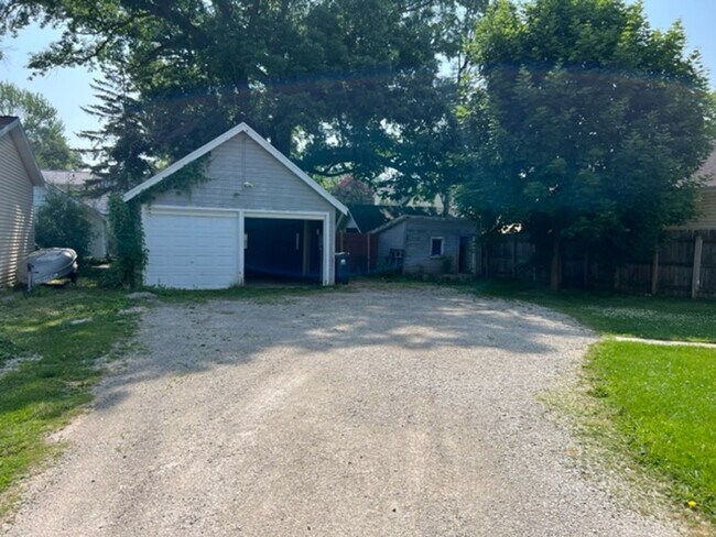 Building Photo - 339 5th St