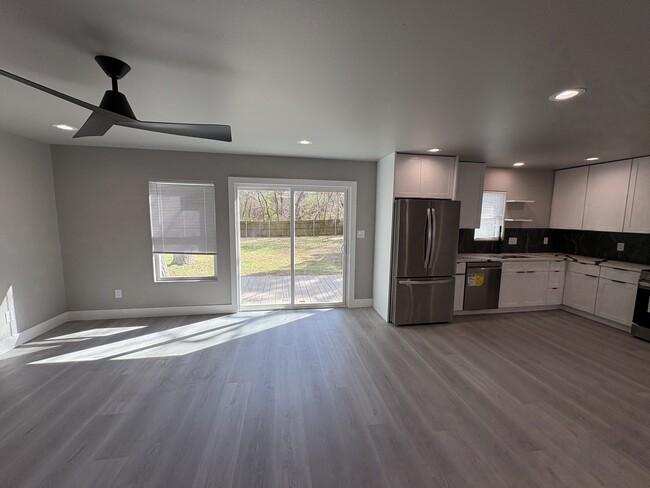 Building Photo - 112 Atkinson Dr