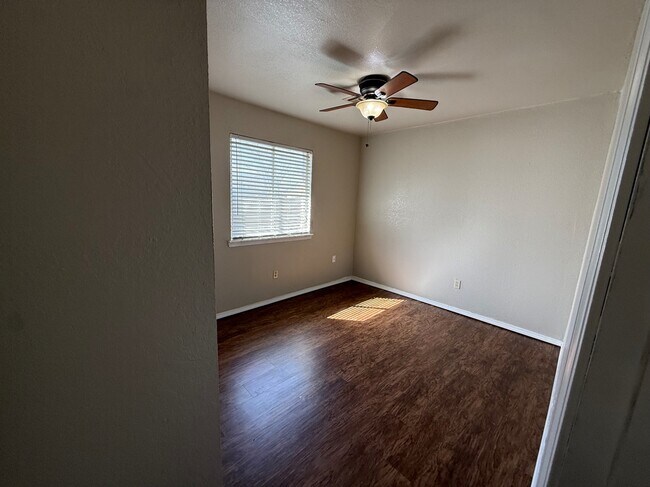 Building Photo - 1013 Mercury Cir