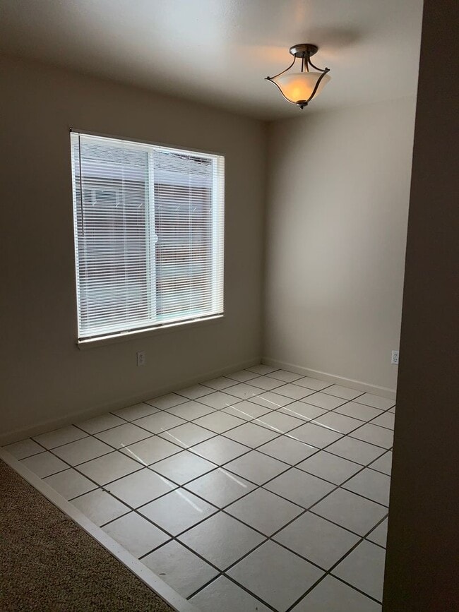 Building Photo - 1521 Clevenger Dr