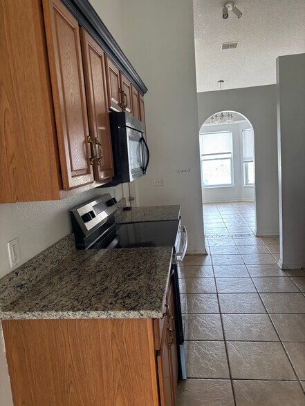 Building Photo - 305 Cocoa Ct