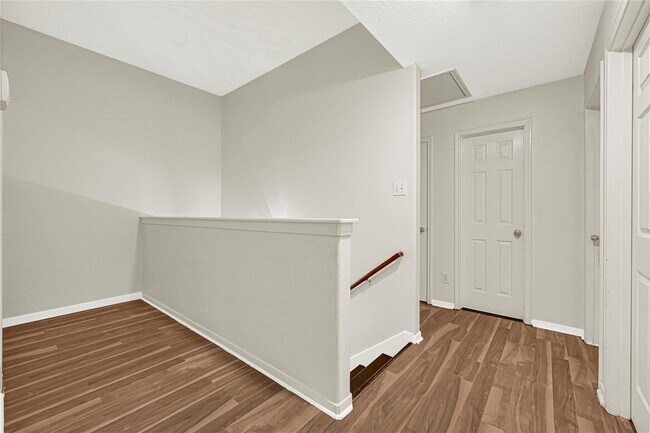 Building Photo - 19438 Hillside Springs Cir