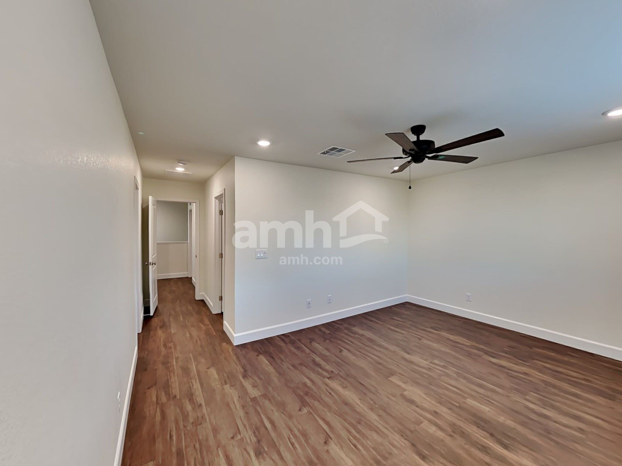 Building Photo - 556 Topiary Pk Ave