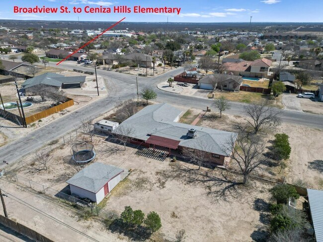 Building Photo - 208 N Broadview St