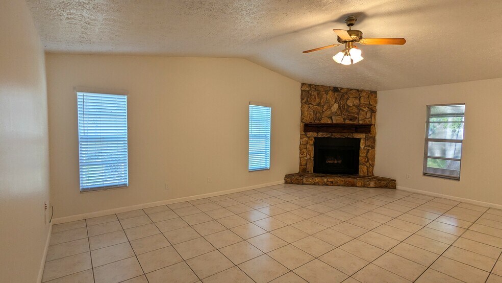 Building Photo - 5466 Pentail Cir